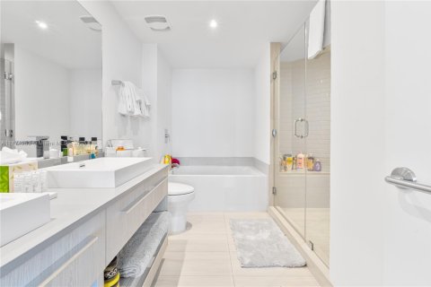 Copropriété à louer à Hollywood, Floride: 2 chambres, 98.48 m2 № 1738215 - photo 13