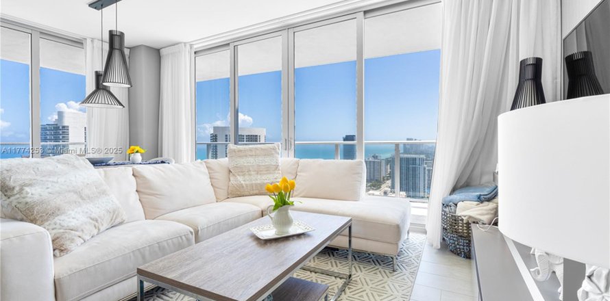 Condo à Hollywood, Floride, 2 chambres № 1738215