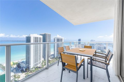 Copropriété à louer à Hollywood, Floride: 2 chambres, 98.48 m2 № 1738215 - photo 15