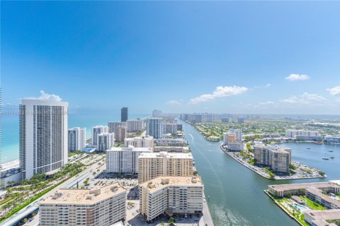 Copropriété à louer à Hollywood, Floride: 2 chambres, 98.48 m2 № 1738215 - photo 23