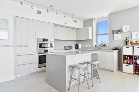 Copropriété à louer à Hollywood, Floride: 2 chambres, 98.48 m2 № 1738215 - photo 4