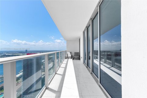 Copropriété à louer à Hollywood, Floride: 2 chambres, 98.48 m2 № 1738215 - photo 16