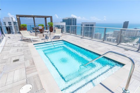 Copropriété à louer à Hollywood, Floride: 2 chambres, 98.48 m2 № 1738215 - photo 27