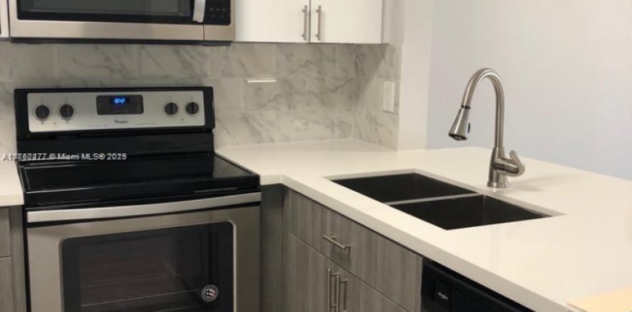 Condo in Miramar, Florida, 2 bedrooms № 1858639