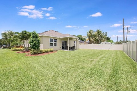 House in Port St. Lucie, Florida 4 bedrooms, 178 sq.m. № 2434253 - photo 10