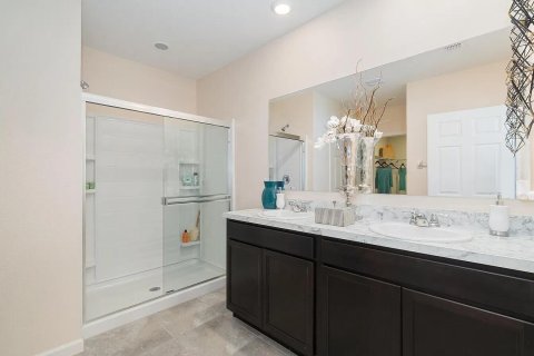 House in Port St. Lucie, Florida 4 bedrooms, 178 sq.m. № 2434253 - photo 8
