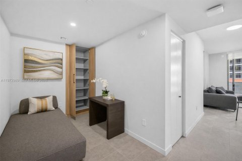 Condominio en venta en Miami, Florida, 1 dormitorio, 55.46 m2 № 2033870 - foto 8