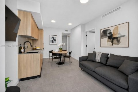 Condominio en venta en Miami, Florida, 1 dormitorio, 55.46 m2 № 2033870 - foto 3