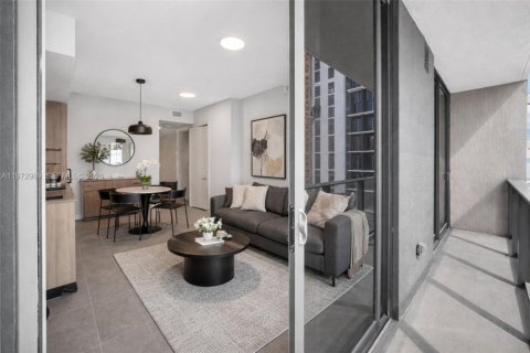 Condominio en Miami, Florida, 1 dormitorio  № 2033870
