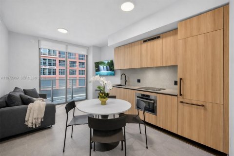 Condominio en venta en Miami, Florida, 1 dormitorio, 55.46 m2 № 2033870 - foto 2