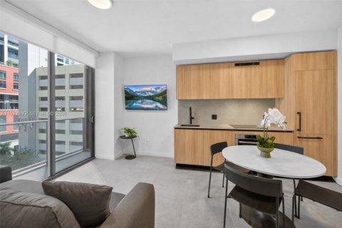 Condominio en venta en Miami, Florida, 1 dormitorio, 55.46 m2 № 2033870 - foto 4