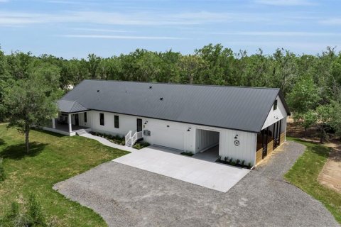 House in Myakka City, Florida 5 bedrooms, 369.1 sq.m. № 2421648 - photo 7