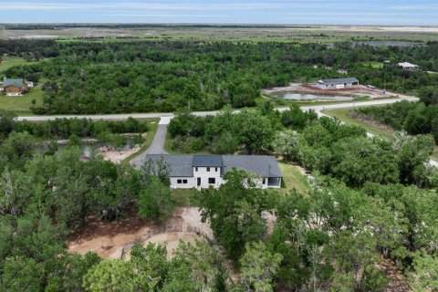 House in Myakka City, Florida 5 bedrooms, 369.1 sq.m. № 2421648 - photo 8