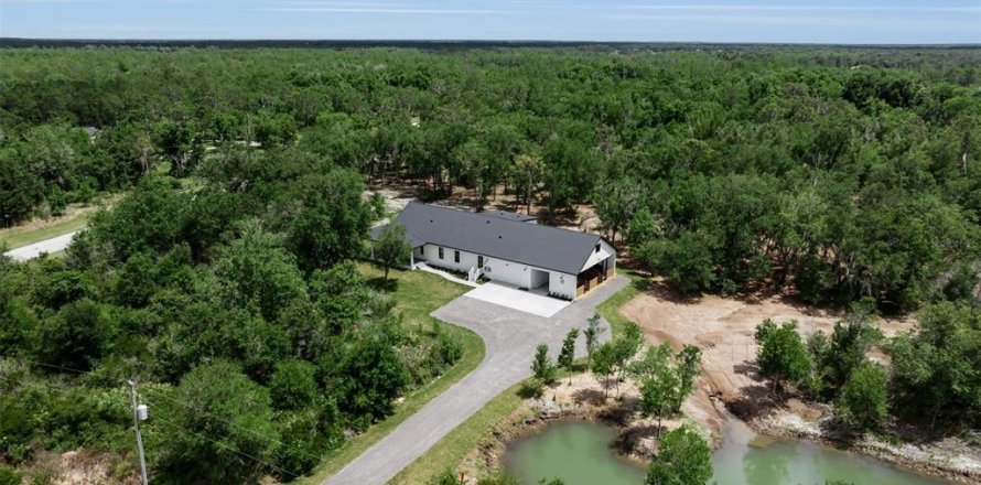 House in Myakka City, Florida 5 bedrooms, 369.1 sq.m. № 2421648
