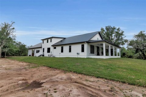 House in Myakka City, Florida 5 bedrooms, 369.1 sq.m. № 2421648 - photo 4