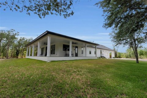 House in Myakka City, Florida 5 bedrooms, 369.1 sq.m. № 2421648 - photo 2
