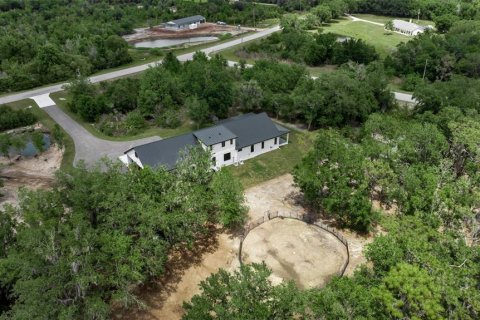 House in Myakka City, Florida 5 bedrooms, 369.1 sq.m. № 2421648 - photo 10