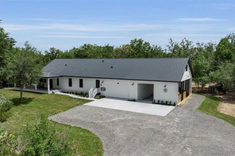 House in Myakka City, Florida 5 bedrooms, 369.1 sq.m. № 2421648 - photo 12