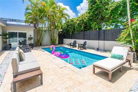 House in Miami, Florida 7 bedrooms, 319.77 sq.m. № 1889174 - photo 2