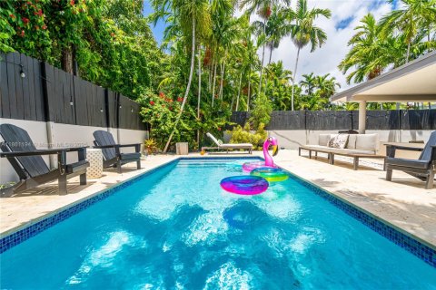 House in Miami, Florida 7 bedrooms, 319.77 sq.m. № 1889174 - photo 5