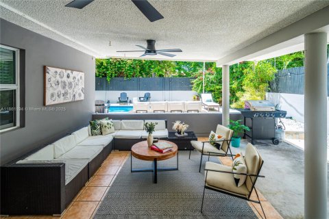 House in Miami, Florida 7 bedrooms, 319.77 sq.m. № 1889174 - photo 10