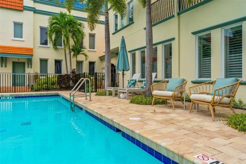 Adosado en venta en Sarasota, Florida, 3 dormitorios, 177.63 m2 № 2409981 - foto 28