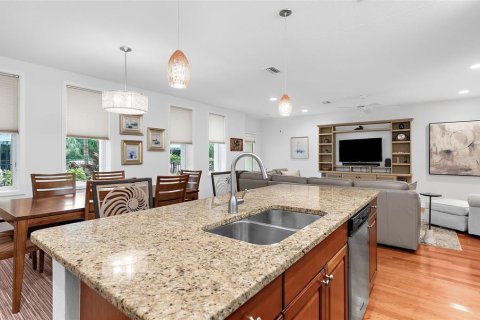 Adosado en venta en Sarasota, Florida, 3 dormitorios, 177.63 m2 № 2409981 - foto 9