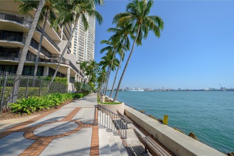 Condo in Miami, Florida, 1 bedroom  № 1768274 - photo 24