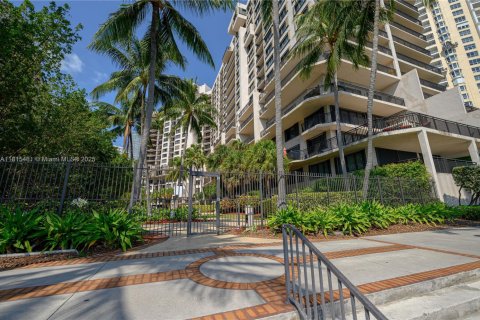 Condo in Miami, Florida, 1 bedroom  № 1768274 - photo 1