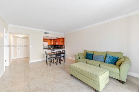 Condo in Miami, Florida, 1 bedroom  № 1768274 - photo 6