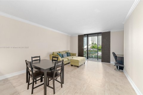 Condo in Miami, Florida, 1 bedroom  № 1768274 - photo 7