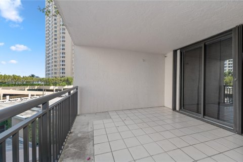 Condo in Miami, Florida, 1 bedroom  № 1768274 - photo 15