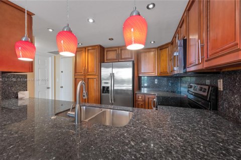 Condo in Miami, Florida, 1 bedroom  № 1768274 - photo 4