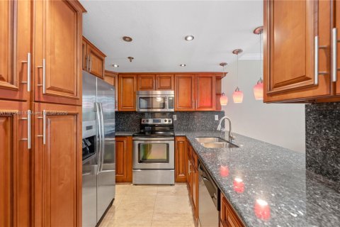 Condo in Miami, Florida, 1 bedroom  № 1768274 - photo 2