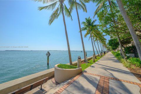 Condo in Miami, Florida, 1 bedroom  № 1768274 - photo 23