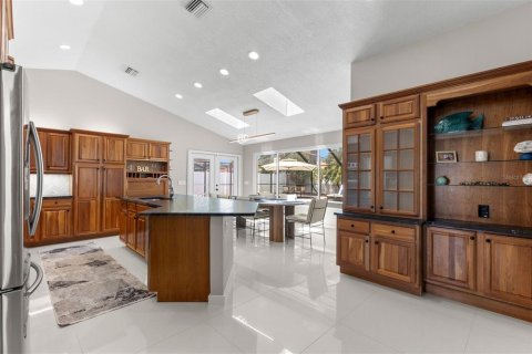 House in Safety Harbor, Florida 4 bedrooms, 255.02 sq.m. № 1914701 - photo 11