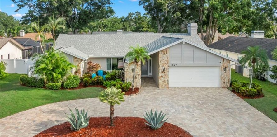 House in Safety Harbor, Florida 4 bedrooms, 255.02 sq.m. № 1914701