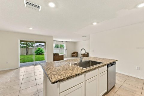 House in Zephyrhills, Florida 4 bedrooms, 171.5 sq.m. № 2408549 - photo 7