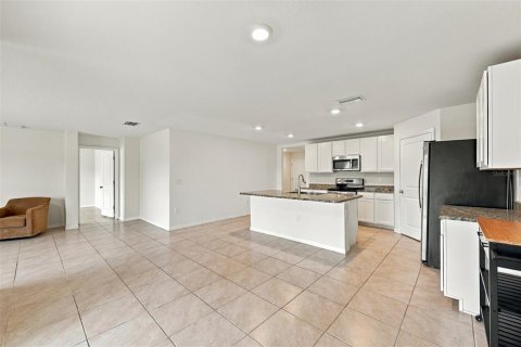 House in Zephyrhills, Florida 4 bedrooms, 171.5 sq.m. № 2408549 - photo 4