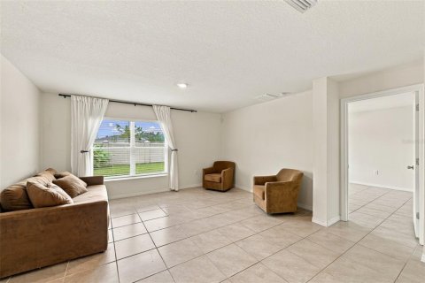 House in Zephyrhills, Florida 4 bedrooms, 171.5 sq.m. № 2408549 - photo 15