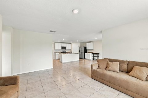 House in Zephyrhills, Florida 4 bedrooms, 171.5 sq.m. № 2408549 - photo 13