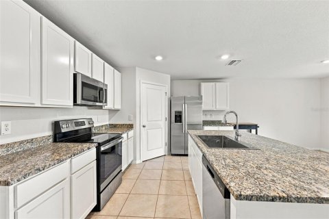 House in Zephyrhills, Florida 4 bedrooms, 171.5 sq.m. № 2408549 - photo 10