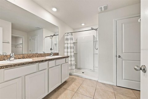 House in Zephyrhills, Florida 4 bedrooms, 171.5 sq.m. № 2408549 - photo 20