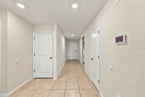 House in Zephyrhills, Florida 4 bedrooms, 171.5 sq.m. № 2408549 - photo 12