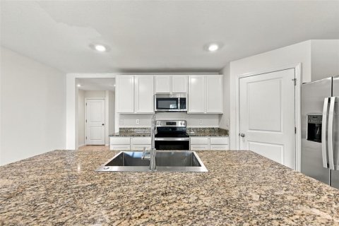 House in Zephyrhills, Florida 4 bedrooms, 171.5 sq.m. № 2408549 - photo 11