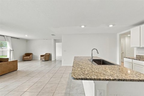 House in Zephyrhills, Florida 4 bedrooms, 171.5 sq.m. № 2408549 - photo 8