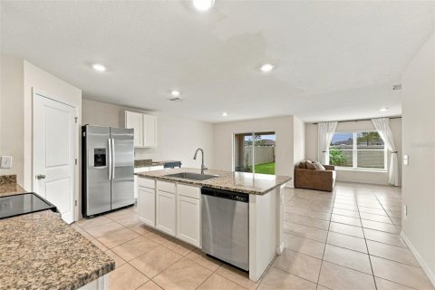 House in Zephyrhills, Florida 4 bedrooms, 171.5 sq.m. № 2408549 - photo 6