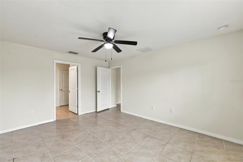 House in Zephyrhills, Florida 4 bedrooms, 171.5 sq.m. № 2408549 - photo 17