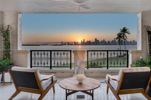 Copropriété à louer à Miami Beach, Floride: 3 chambres, 395.02 m2 № 1956787 - photo 1