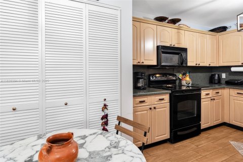 Condo in Sunrise, Florida, 3 bedrooms  № 1800673 - photo 25